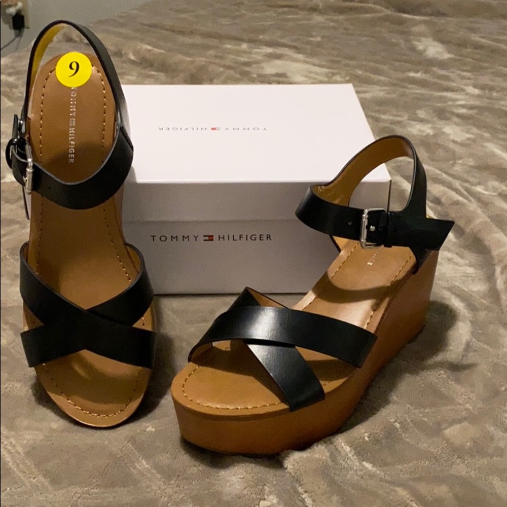NWT Tommy Hilfiger Black and Tan wedges